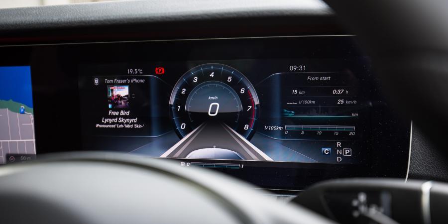 Панель приборов Mercedes-Benz E300 Avantgarde Line 2016 года  (AU) (фото 10 из 23)